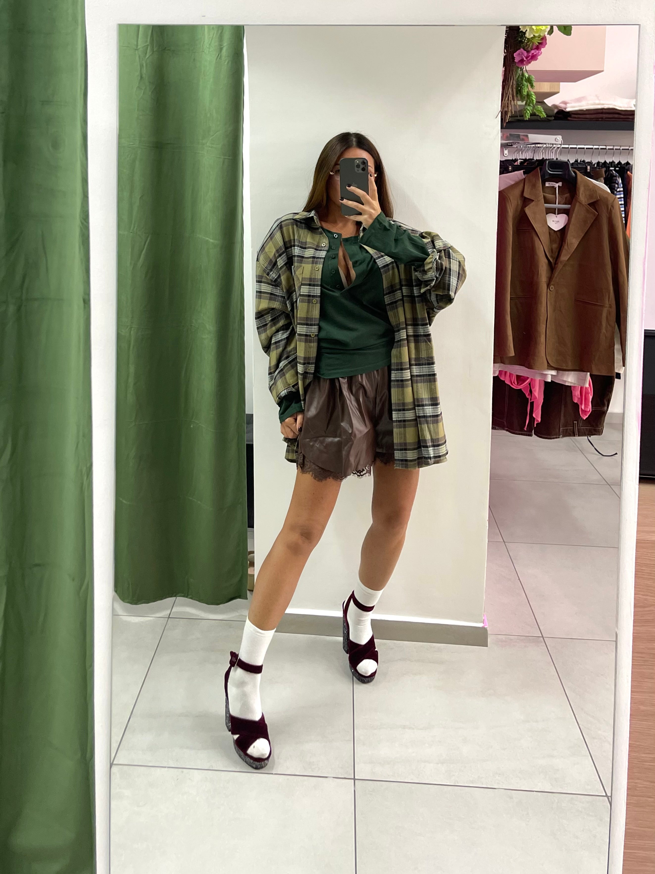 Short ecopelle pizzo